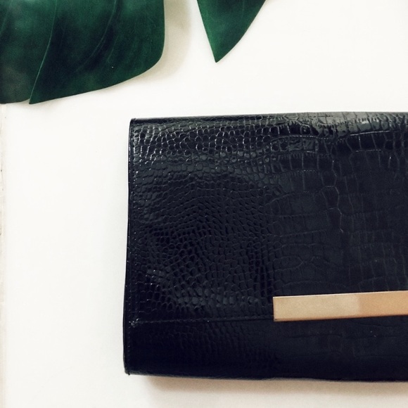 BRAND NEW Banana Republic Snakeskin Clutch - Picture 2 of 5